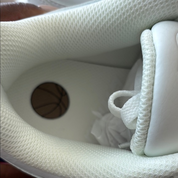 Rebound by Patrick Ewing White Sneakers 9.5 - Picture 7 of 8